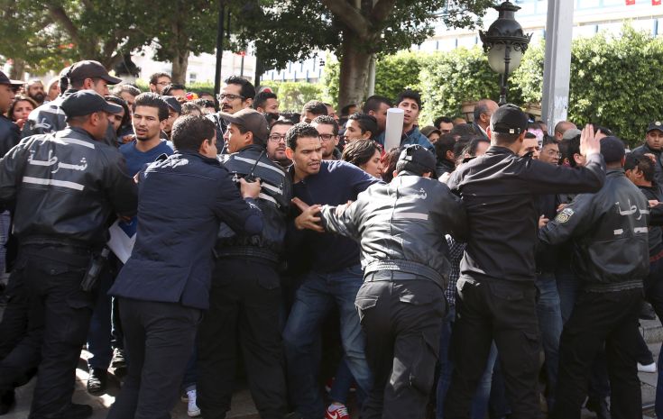 Συγκρούσεις ανέργων με την αστυνομία στην Τυνησία