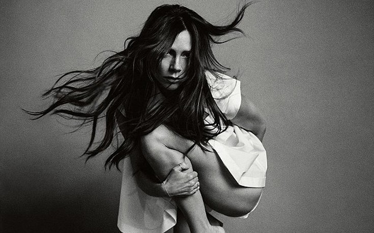 «Εξαφάνισαν» στο Photoshop το δάχτυλο της Victoria Beckham