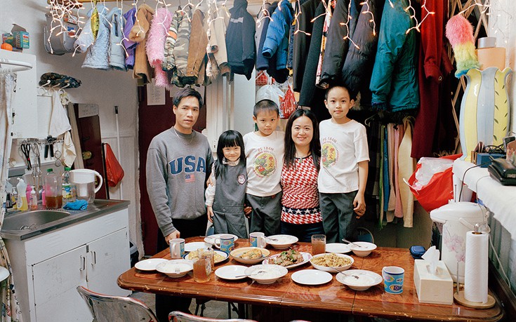 Πώς ζει μια οικογένεια από τη Κινα, σε ένα μικροσκοπικό σπίτι στη Νέα Υόρκη