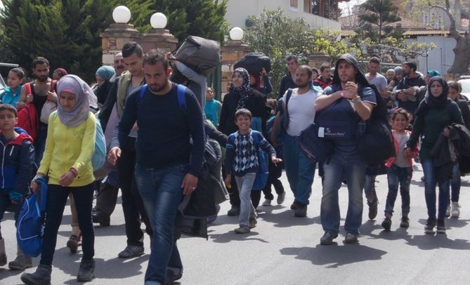 Εμπλοκή με τη μεταφορά προσφύγων από τον Πειραιά
