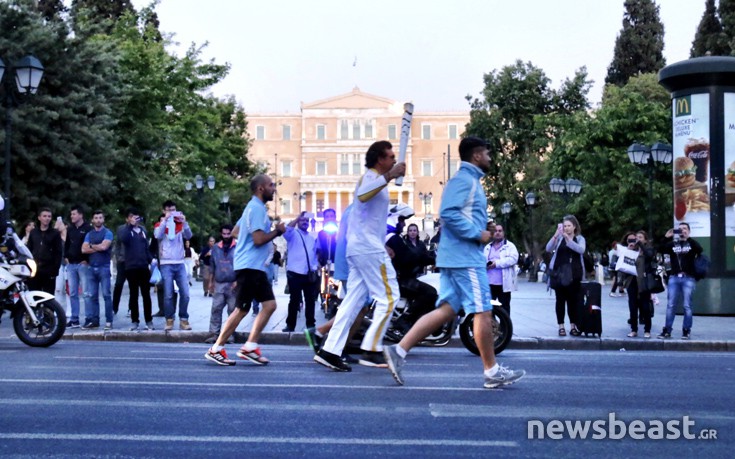 Από την πλατεία Συντάγματος πέρασε η Ολυμπιακή Φλόγα