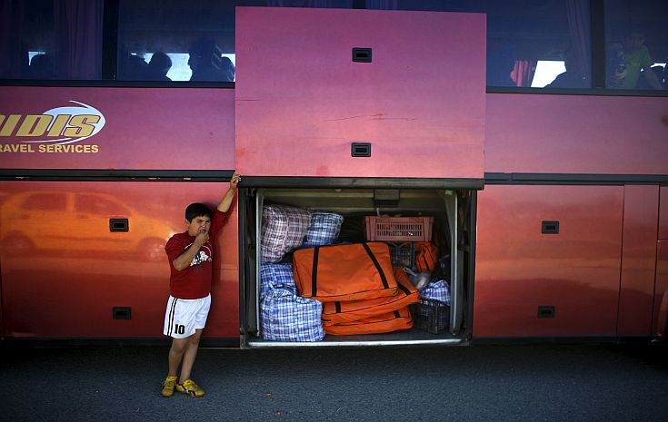 Δεκαπέντε λεωφορεία με πρόσφυγες αναχώρησαν από την Ειδομένη