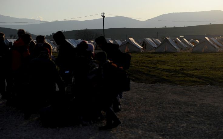 Στους πρόσφυγες του Κατσικά Ιωαννίνων ο γραμματέας του ΣΥΡΙΖΑ