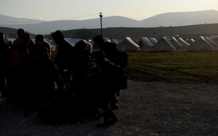 Πρόσφυγες επιτέθηκαν σε φαντάρους στον Κατσικά