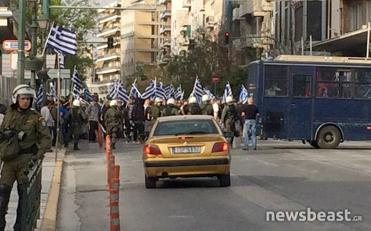 Συμπλοκή μεταξύ αντιεξουσιαστών και Χρυσής Αυγής στον Πειραιά