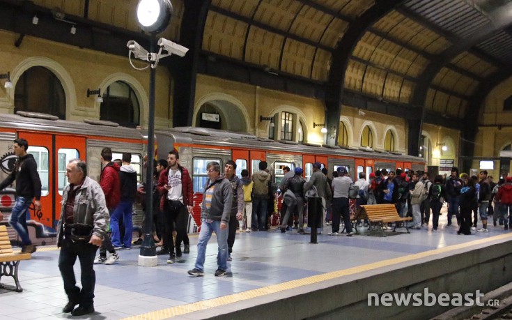 Στην πλατεία Συντάγματος για να κατασκηνώσουν πρόσφυγες από τον Πειραιά