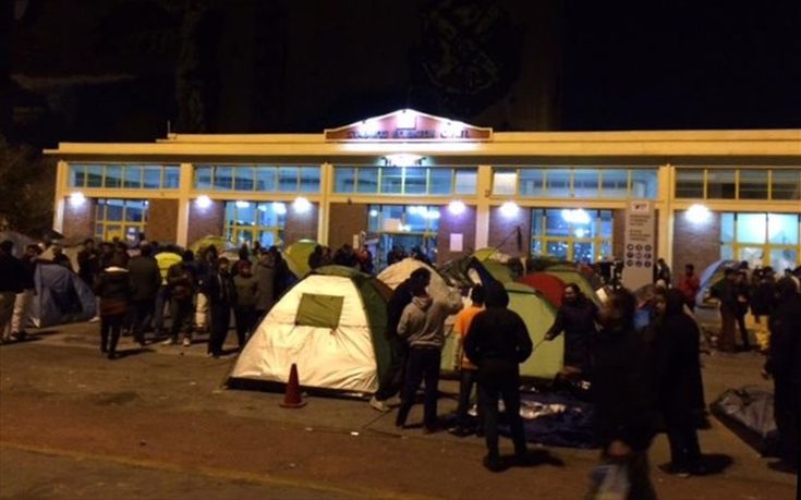 Μαχαιρώματα και συμπλοκές στον Πειραιά