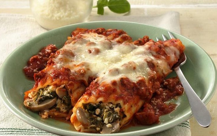 Manicotti με κιμά και σπανάκι