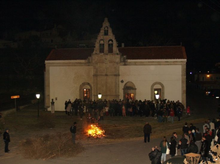 Με λαμπάδες 6 μέτρων η Περιφορά του Επιταφίου την Μεγάλη Παρασκευή στο Ρέθυμνο