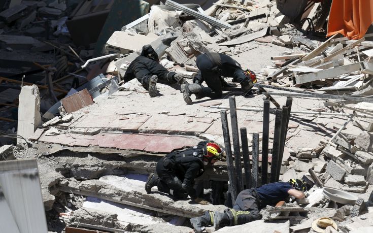Μία νεκρή και 9 αγνοούμενοι από την κατάρρευση κτιρίου στα Κανάρια Νησιά