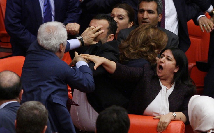 tourkia-vouli-1 tourkia-vouli-1