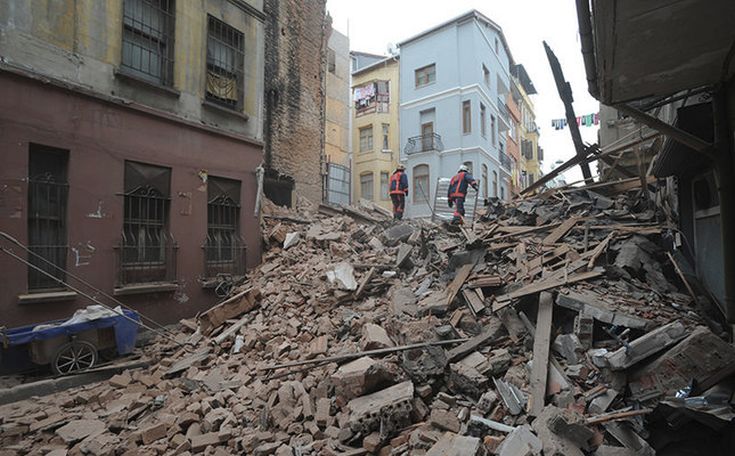 Θεαματική κατάρρευση κτιρίου στην καρδιά της Κωνσταντινούπολης