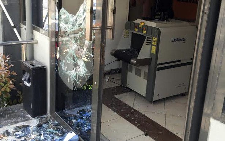 Επίθεση κουκουλοφόρων στο «Πρώτο Θέμα»