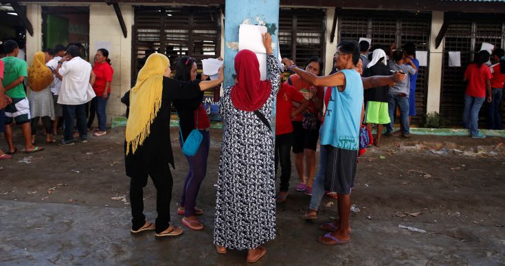 2016-05-09T013013Z_764919142_S1AETCYSINAA_RTRMADP_3_PHILIPPINES-ELECTION 2016-05-09T013013Z_764919142_S1AETCYSINAA_RTRMADP_3_PHILIPPINES-ELECTION