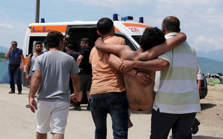 Απελπισμένοι μετανάστες κολυμπούν μέχρι την Τουρκία