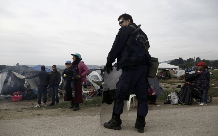 Το θέμα της παρουσίας δημοσιογράφων στην Ειδομένη φέρνει η ΝΔ στη Βουλή