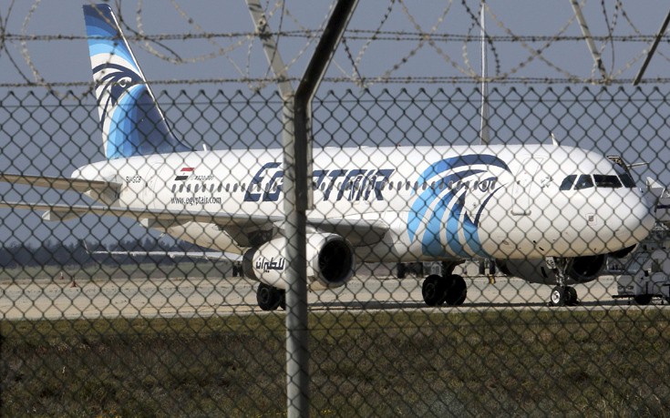 Δύο ώρες μετά την εξαφάνισή του εξέπεμψε σήμα κινδύνου το αεροσκάφος της EgyptAir