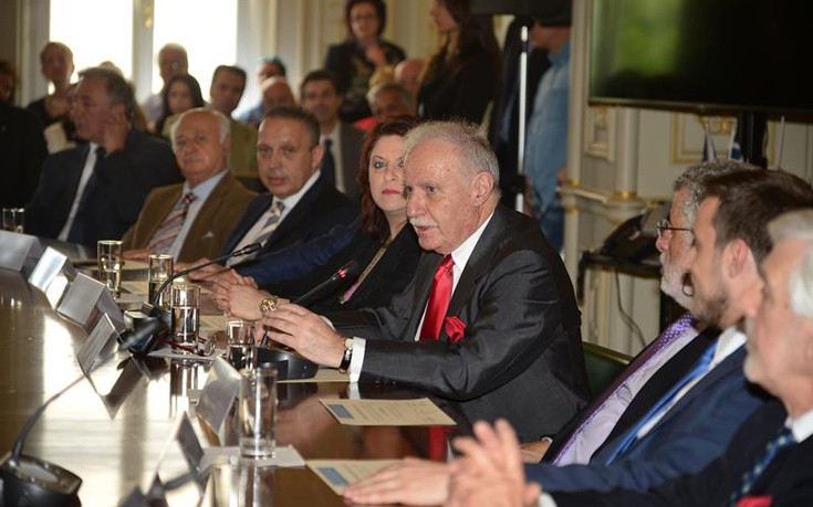 Ο Πρόεδρος του Hellenic American University, κ. Λεωνίδας-Φοίβος Κόσκος, κατά την πανηγυρική ομιλία της ημέρας. Ο Πρόεδρος του Hellenic American University, κ. Λεωνίδας-Φοίβος Κόσκος, κατά την πανηγυρική ομιλία της ημέρας.