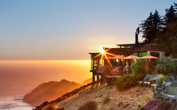Το Post Ranch Inn στην Καλιφόρνια την ώρα του ηλιοβασιλέματος Το Post Ranch Inn στην Καλιφόρνια την ώρα του ηλιοβασιλέματος