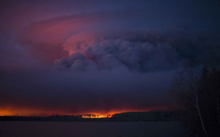 Έκταση δεκαπλάσια του Μανχάταν καίει η φωτιά στον Καναδά