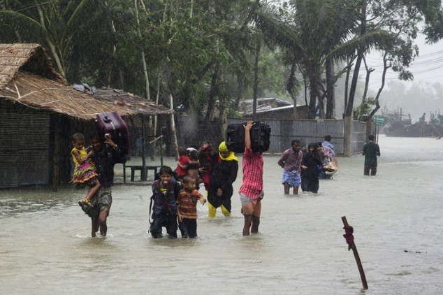 Φονικό το πέρασμα του κυκλώνα Ροάνου από το Μπαγκλαντές