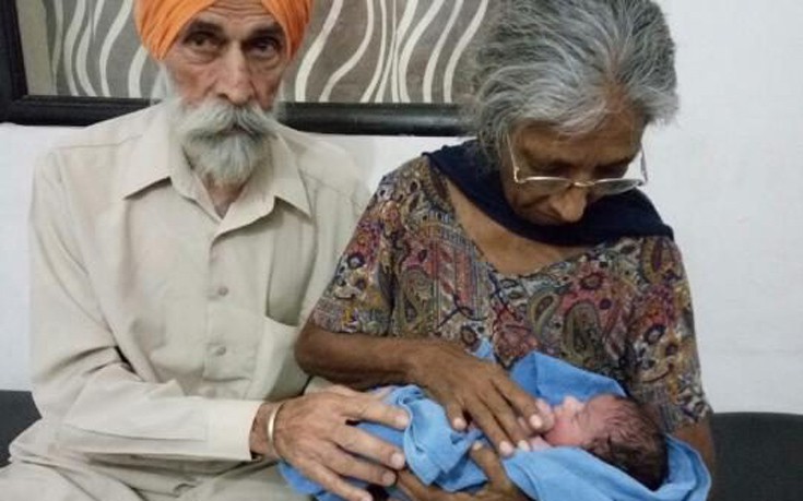 Ινδή γέννησε το πρώτο της παιδί&#8230; στα 70