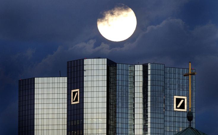 Bloomberg: Αναμένονται πρόστιμα από τις ΗΠΑ για τη Deutsche Bank