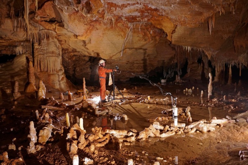 Αινιγματικές κατασκευές των Νεάντερταλ ανακαλύφθηκαν σε γαλλικό σπήλαιο