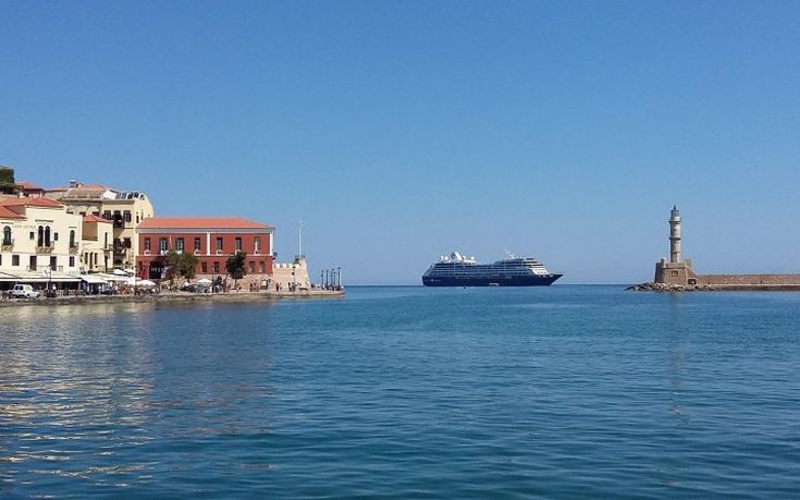 Υπερπολυτελές κρουαζιερόπλοιο έδεσε στο λιμάνι των Χανίων
