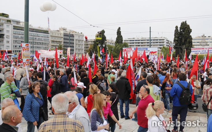 Σε εξέλιξη η συγκέντρωση του ΠΑΜΕ στο Σύνταγμα