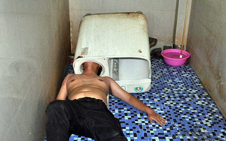 Άτυχος άνδρας κόλλησε&#8230; μέσα στο πλυντήριο ρούχων!