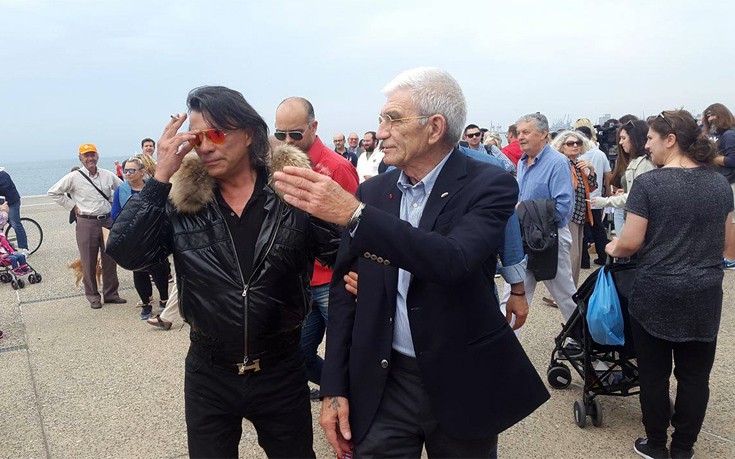 Ο χορός Μπουτάρη – Ψινάκη στο ρεβεγιόν στην πλατεία Αριστοτέλους