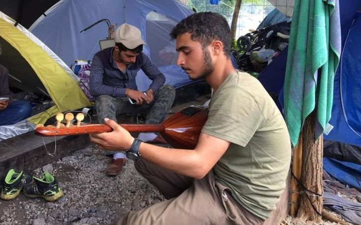 Παρηγοριά για τους πρόσφυγες της Ειδομένης η μουσική