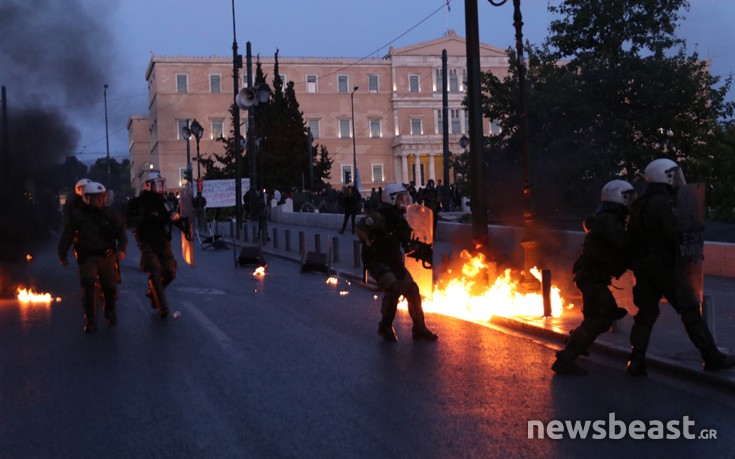 Επεισόδια με μολότοφ στο Σύνταγμα