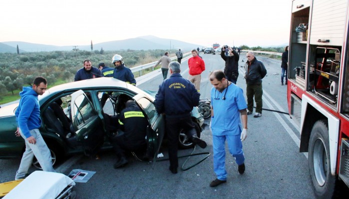 Τρεις νεκροί σε μετωπική σύγκρουση στο Ηράκλειο