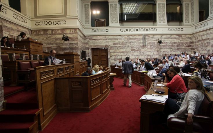 Ανέβηκαν οι τόνοι στη Βουλή για τον νέο αναπτυξιακό νόμο