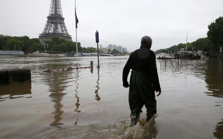 Παραμένει «βυθισμένη» στο νερό η Γαλλία