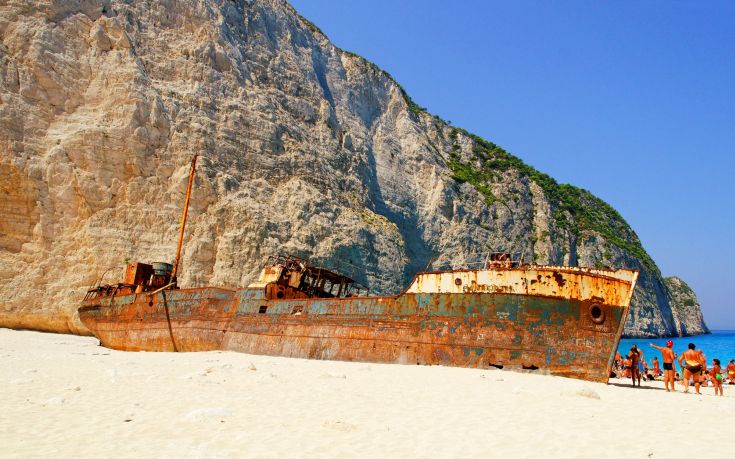 Έρμαιο της διάβρωσης και της φθοράς το ναυάγιο της Ζακύνθου