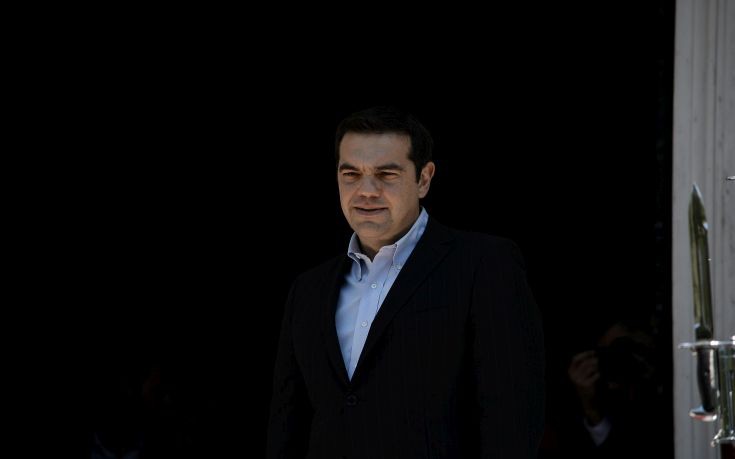 Λύση στο γρίφο του ανασχηματισμού αναζητά ο Τσίπρας