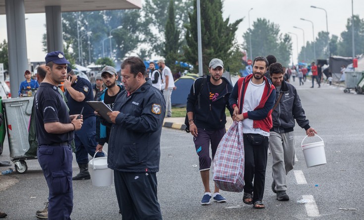 Σε εξέλιξη η επιχείρηση της ΕΛΑΣ στους δύο άτυπους καταυλισμούς κοντά στα σύνορα