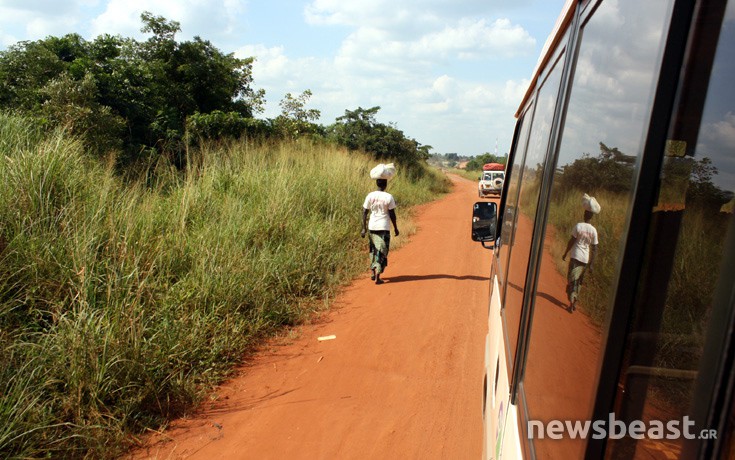 Τι βλέπεις διασχίζοντας οδικώς 400 χιλιόμετρα στην Ουγκάντα…