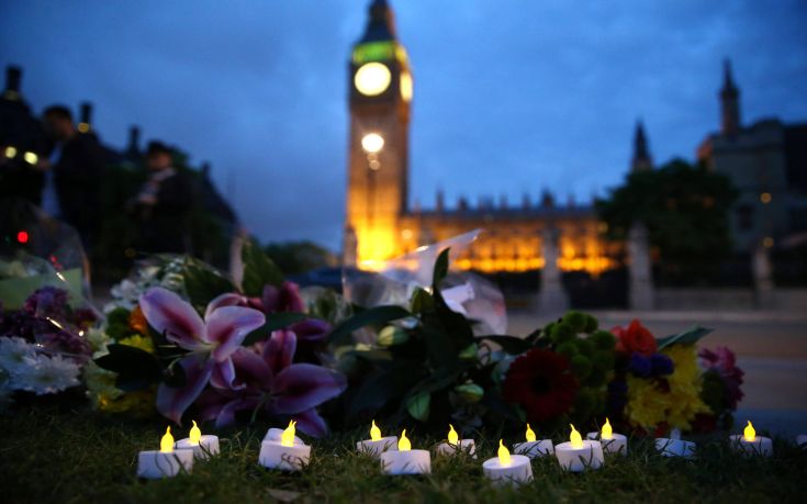 Σοκαρισμένη η Ευρώπη από τη δολοφονία της Βρετανίδας βουλευτή Τζο Κοξ
