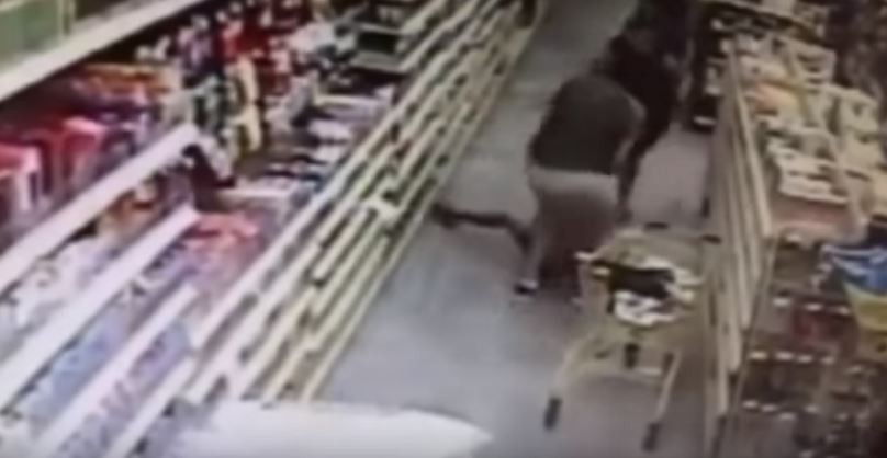 Προσπάθησε να αρπάξει 13χρονη μέσα στο σούπερ μάρκετ μπροστά στα μάτια της μητέρας της