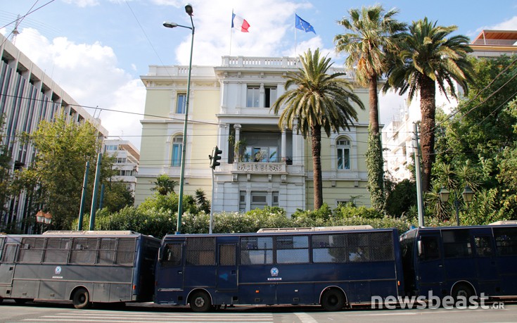 «Φρούριο» η γαλλική πρεσβεία και κλειστοί δρόμοι για πορεία… 50 ατόμων
