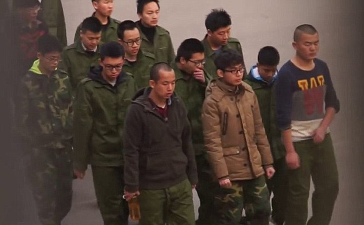 Μέσα στο στρατόπεδο «ψηφιακής αποτοξίνωσης» της Κίνας