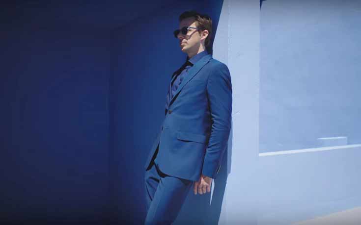 Ο Martin Solveig με Tommy Hilfiger Tailored στο video clip του single «Do It Right»