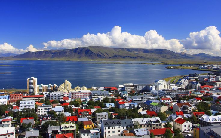 Η Ισλανδία απαιτεί από τις εταιρείες να πληρώνουν το ίδιο άντρες και γυναίκες