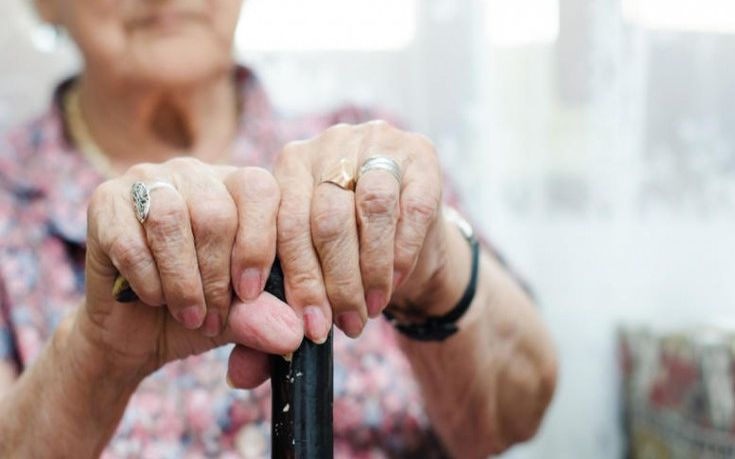 Ηλικιωμένη στη Χίο ζούσε ανάμεσα σε σκουπίδια, περιττώματα και τρωκτικά