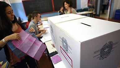 Σε ρυθμούς δημοψηφίσματος και η Ιταλία