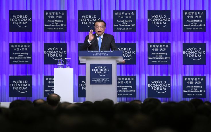 Αποκλείει «ανώμαλη προσγείωση» στην οικονομία ο Κινέζος πρωθυπουργός